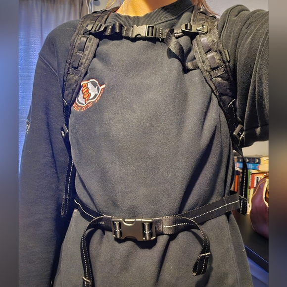 lululemon Fast and Free Running Pack - Picture 6 of 8